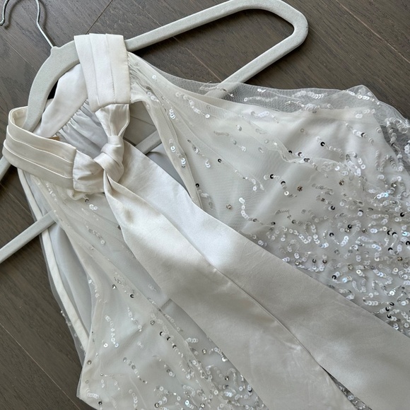 Alice + Olivia ERNA White Silver Feather Sequin Mini Dress Neck Tie - Size 2 - Picture 7 of 9